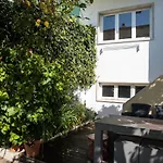 Flat With A Garden In Belem